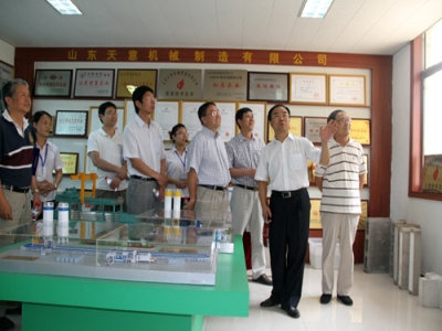 2012.7.28日山東天意兩項科技成果鑒定順利通過，北京領導專家，到我公司參觀指導