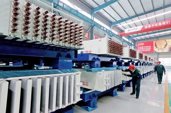 出口印度的墻板設備(王勉勵 / 攝影) 出口印度的墻板設備(王勉勵 / 攝影)